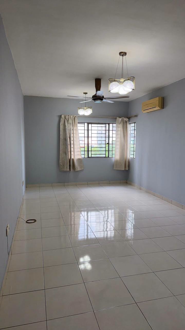 Koi Kinrara Suite Intermediate Unit Partially Furnished @ Jalan Pipit, Puchong Bandar Puchong Jaya for Sale