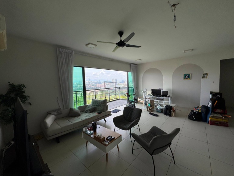 Zefer Hill Residence Intermediate Unit Partially Furnished @ Jalan Pipit, Puchong Bandar Puchong Jaya for Sale