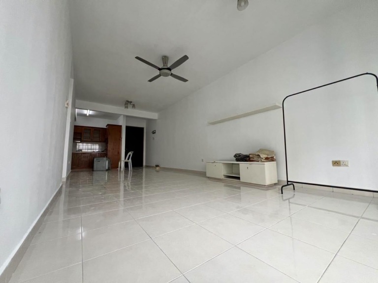 Koi Kinrara Suite Intermediate Unit Partially Furnished Higher Floor @ Jalan Pipit, Bandar Puchong Jaya, Puchong for Sale