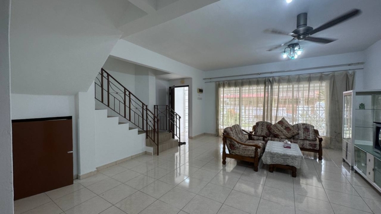Rent~Pakatan Jaya Bercham Double Storey Terrace House Partially Furnished