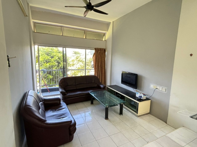Le courts desa tambun for sale apartment gated and guarded