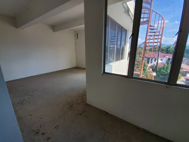 Tronoh ground floor for rent facing main road