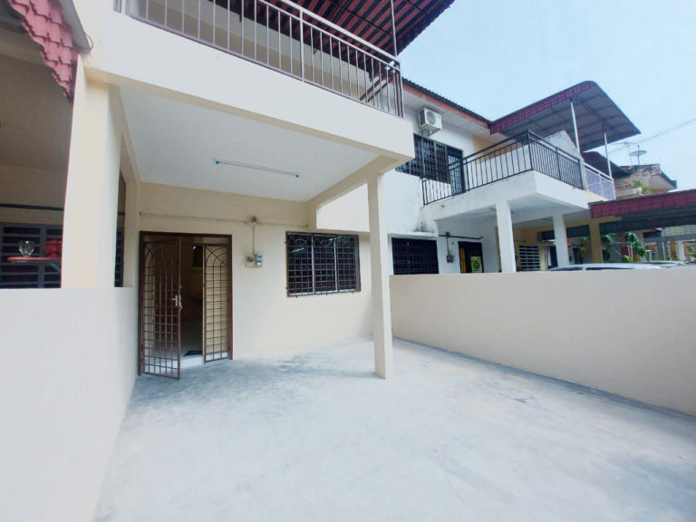 Pengkalan Barat Station 18 Double Storey Terrace House