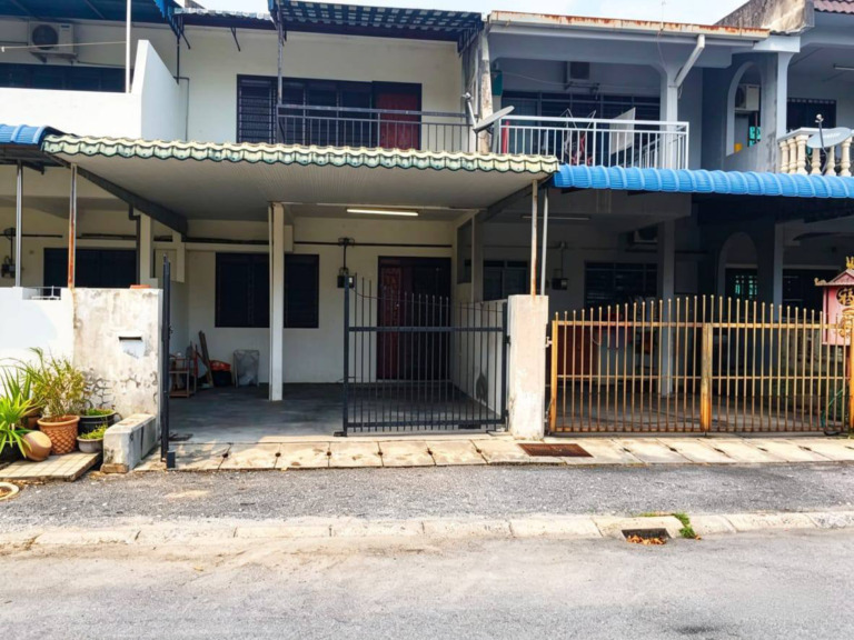 Taman Pengkalan Barat Double Storey Terrace House