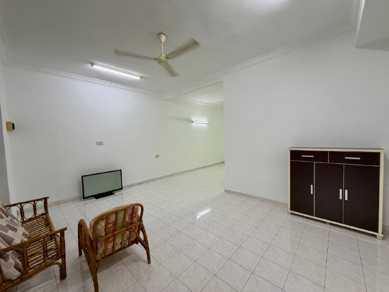 Taman Pengkalan Barat Double Storey Terrace House – 4 bedroom 2-storey terraced house for rent in Pengkalan, Ipoh (photo 1 of 12)