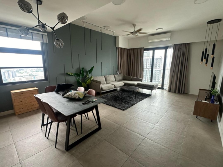 Premium Furnishing Lakeview with Balcony