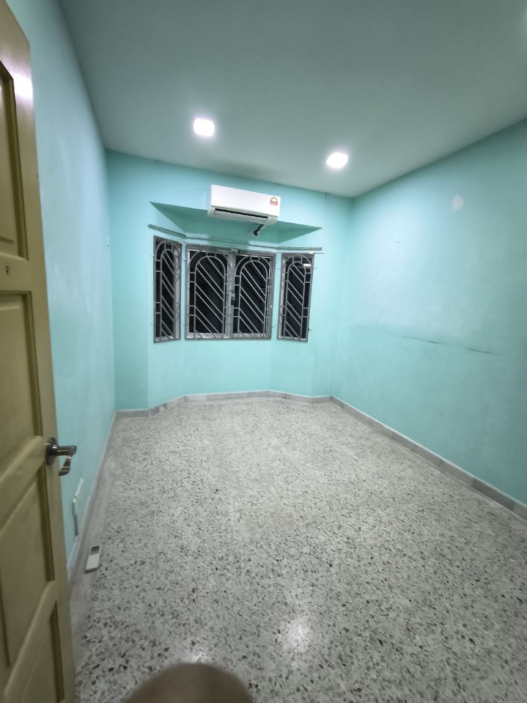Single Storey House @ Taman Kinrara Seksyen 2 Puchong. – 3 bedroom 1-storey terraced house for sale in Puchong, Selangor (photo 3 of 7)