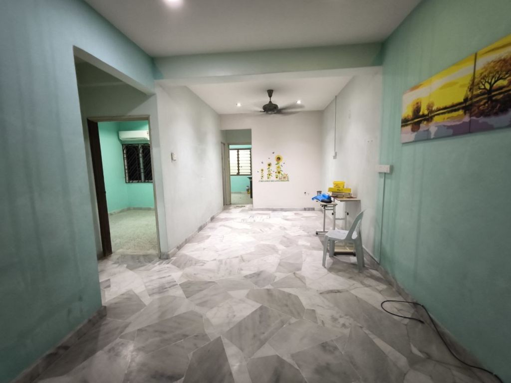 Single Storey House @ Taman Kinrara Seksyen 2 Puchong. – 3 bedroom 1-storey terraced house for sale in Puchong, Selangor (photo 1 of 7)