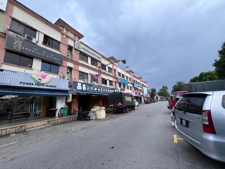 3 Storey Shop Lot @ Jalan Pegaga Bayu Perdana, Taman Bayu Perdana For Sale