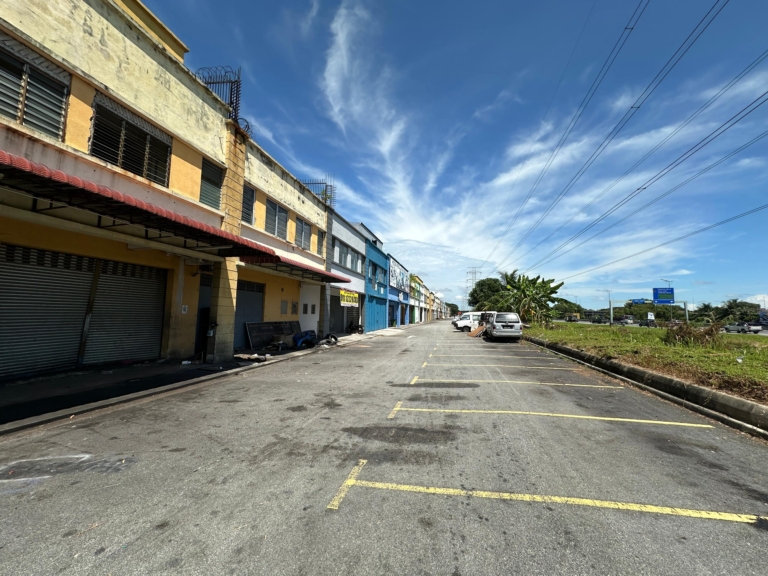 Adjoining Double Storey Shop Lot @ Jalan Damar, Glenmarie Cove, Port Klang For Rent
