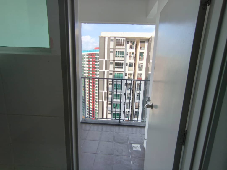 Damansara Damai Partly Furnish unit for rent