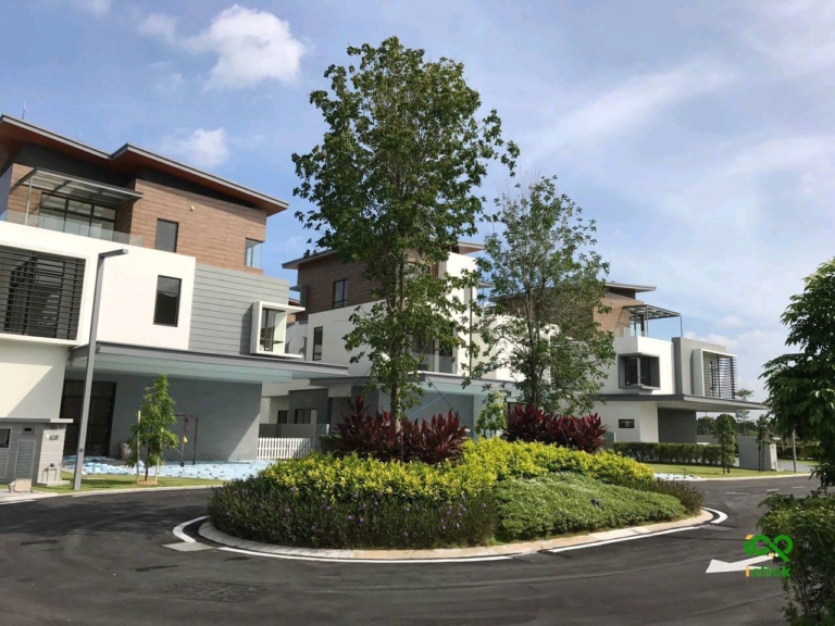 Low Density 3 Storey Bungalow @ Kota Kemuning 20 mins to Subang Jaya
