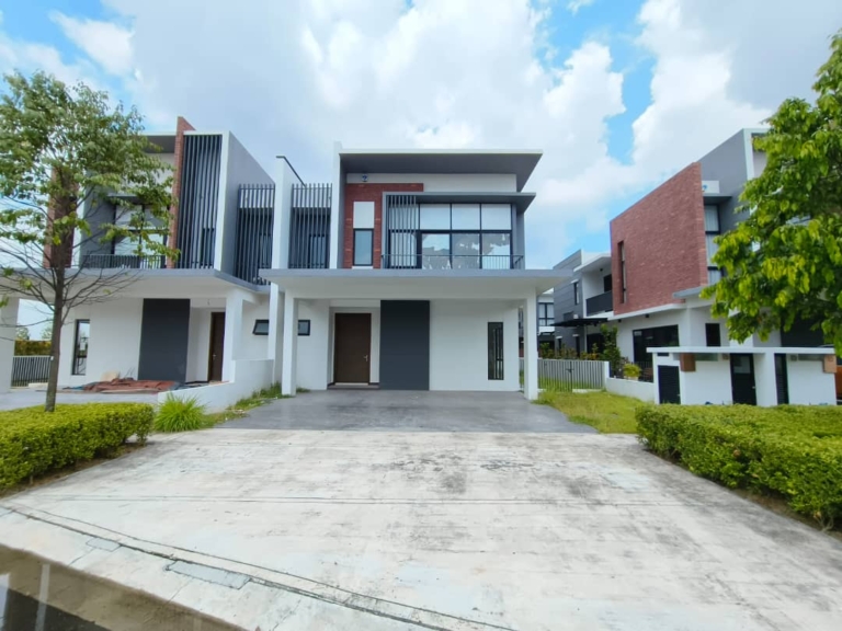 Semi D Lucent Residence Gamuda 257 40x80sf 5br5b Kota Kemuning