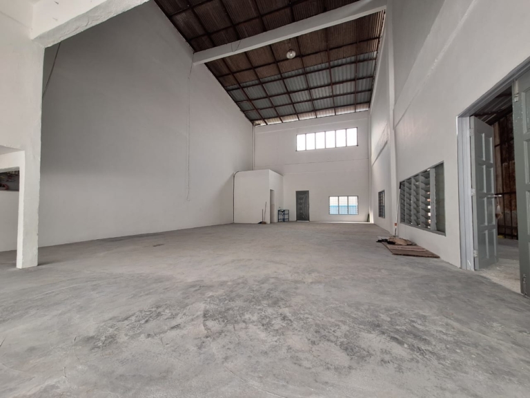 JALAN MERU BT 5.5 - 1.5 STOREY SEMI-D FACTORY for RENT