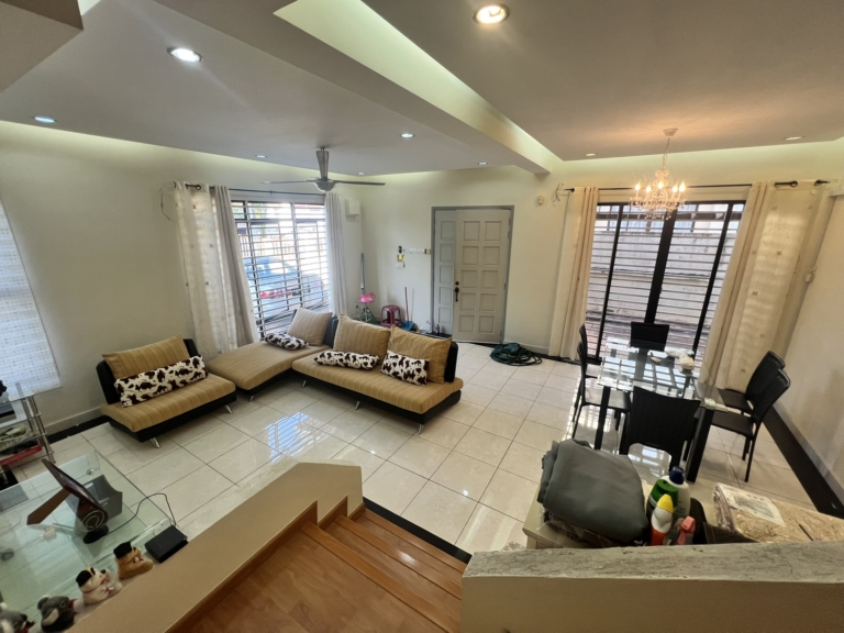 Well Renovated Semi-D Cluster Home, Ample Parking Spaces