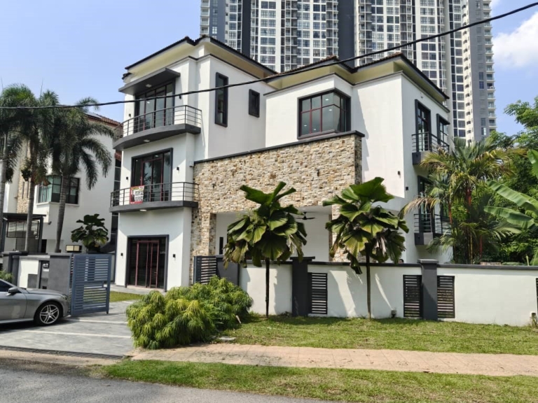 Taman Yarl 3.5 Storey Renovate Bungalow in Oug Old Klang Road Freehold