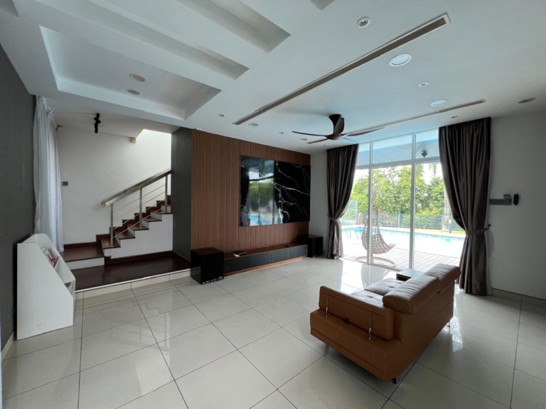 Bangalow with Pool For Sale in USJ Heights