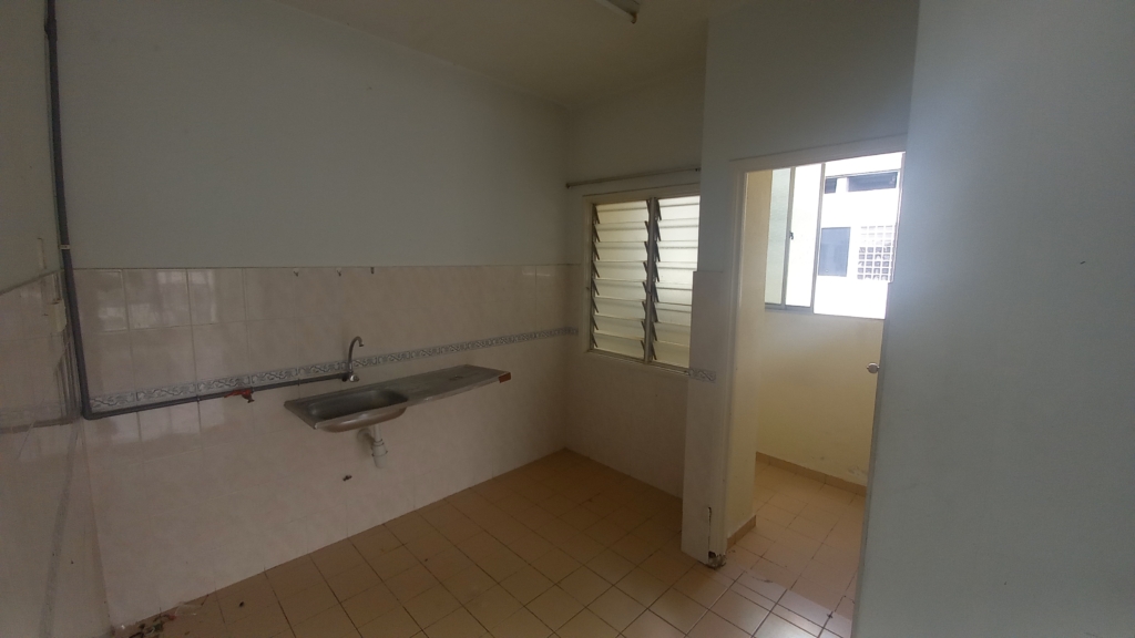 Freehold Sri Alpinia Apartment @ Bandar Puteri Puchong for Sale – 3 bedroom apartment for sale in Bandar Puteri Puchong, Selangor (photo 3 of 9)