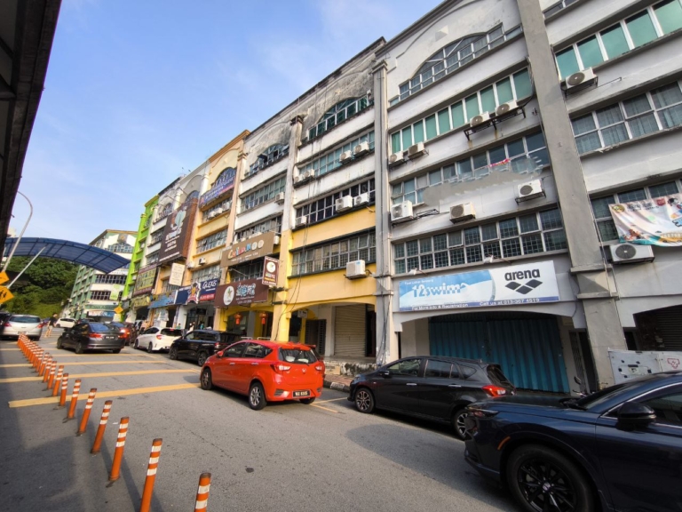 Kuchai Business Centre Shop For Rent.