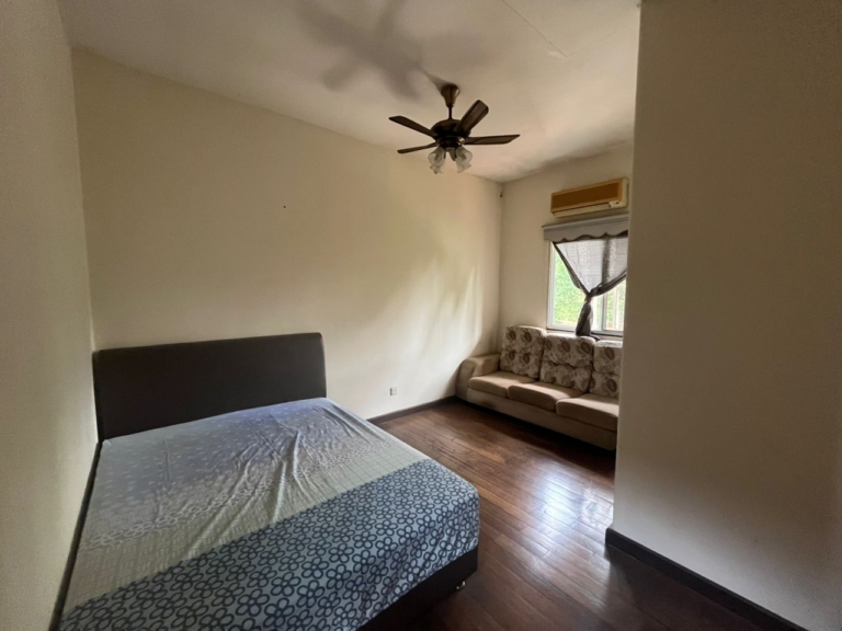 Valencia 2.5 storey corner lot