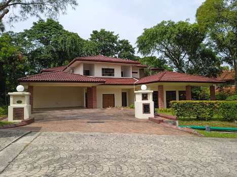 Beverly Row IOI Resort