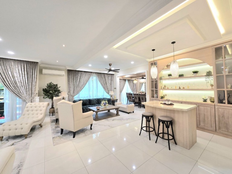Damansara Damai 3-storey Semi-D, British ID with Build in Lift n solar