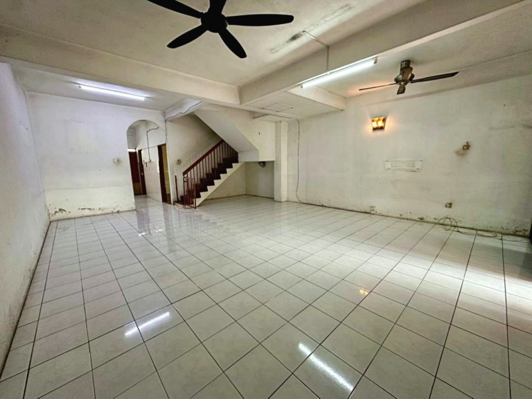 Double Storey Terrace @ Taman Bayu Perdana, Klang