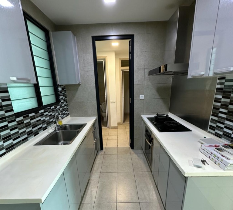 [FOR SALE] Gen KL @ Kuchai Lama 3+1+1R 3B 1370sf Big Layout KLCC view Freehold 2cp