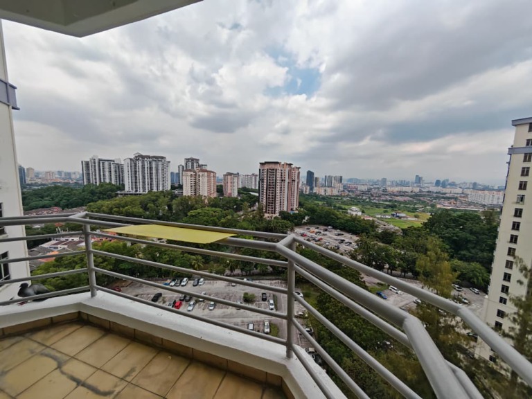 20% Below Market Price, High Floor, Corner & Unblocking Views