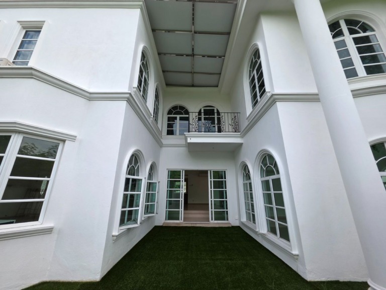 Klang, Selangor ⭐ 3-Storey Newly Renovated Bungalow For Rent