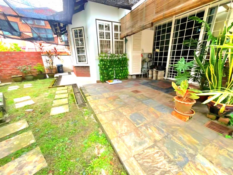 FREEHOLD 2 storey SEMI D in bandar kinrara puchong seksyen 2