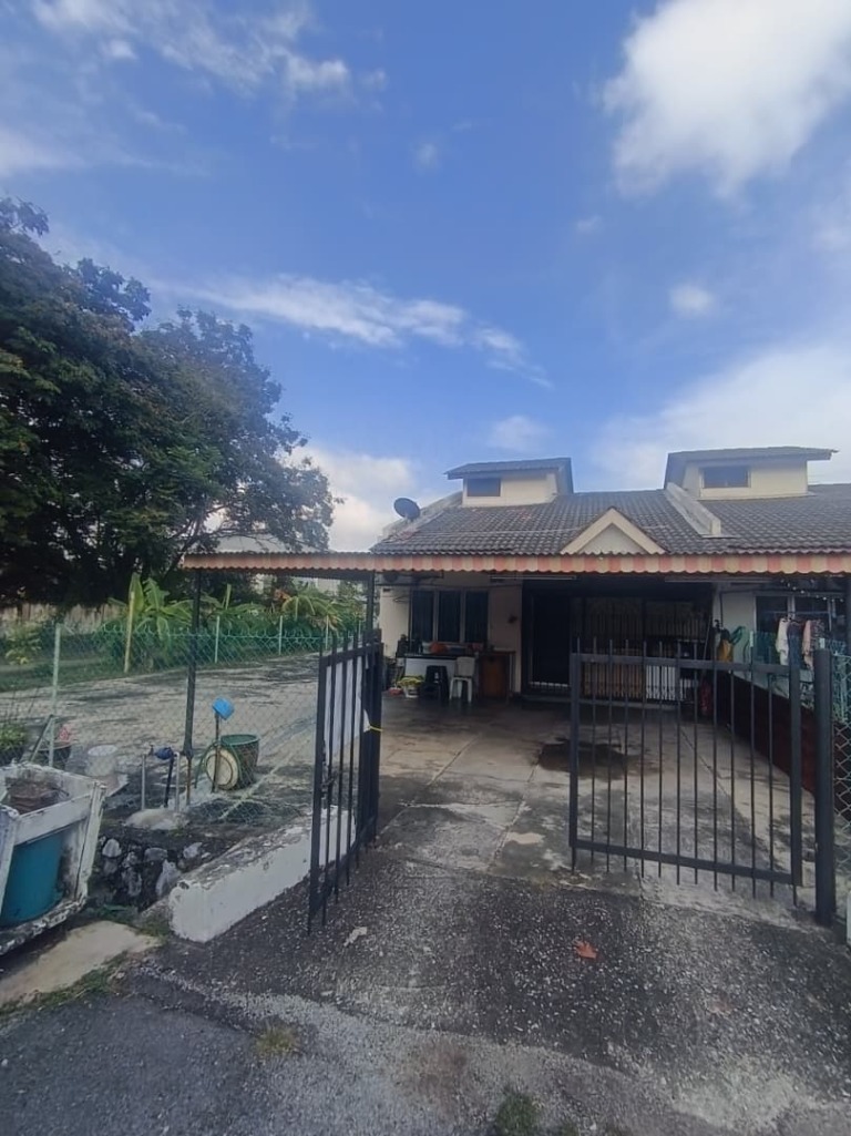 Shah Alam Seksyen 18 double storey house corner