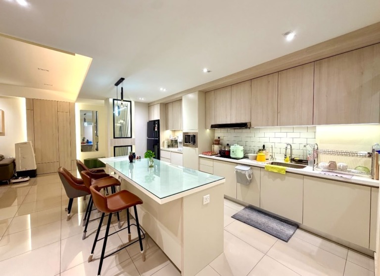 East Parc Top Floor Nice ID For Sale