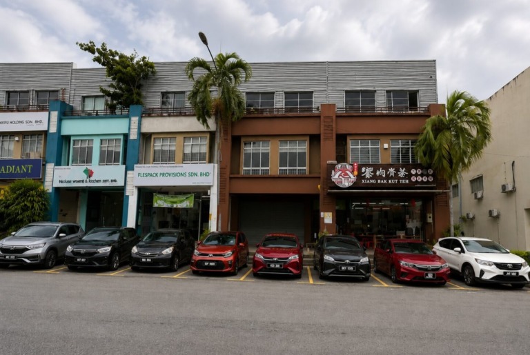 Jalan Bayu Tinggi Bandar Bukit Tinggi 3 Storey Shop Office For Sale