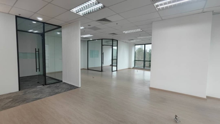 UOA Business Park Shah Alam Partially Fitted Office Ready for Rent Now