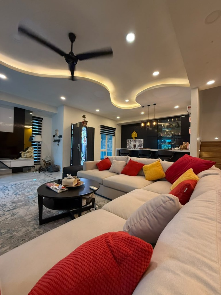 2.5 storey Terrace Corner with land for sale in USJ Heights
