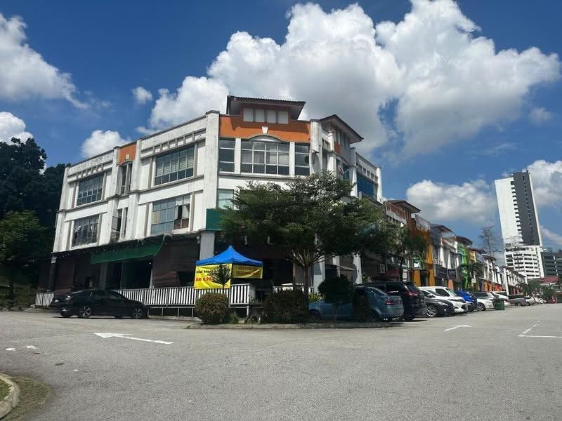 Taman Perindustrian UEP Subang jaya 2 storey shop – shop / office for sale in Subang Jaya, Selangor (photo 3 of 10)