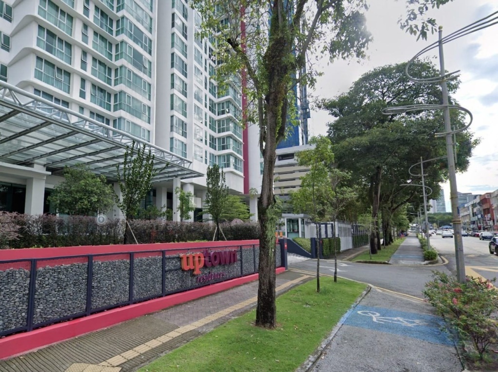 Uptown Residences Fully Furnished 1+1 Bedroom For Sale, 887 sf, Pool View, Freehold – 1 bedroom condominium for sale in Damansara Utama, Petaling Jaya (photo 1 of 4)